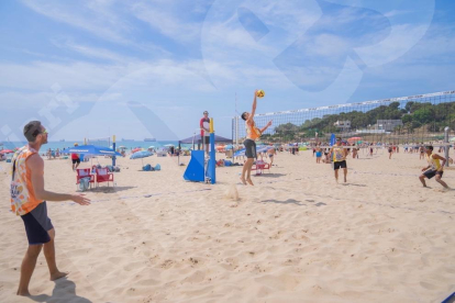 La platja de l'Arrabassada de Tarragona ha acollit aquest cap de setmana la cinquena prova del Campionat Català de Volei Platja.