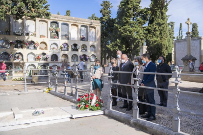 Conmemoración del día de Todos los Santos con ofrenda institucional en el cementerio de Reus