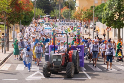 La Festa dels Barris torna a omplir de color i música els carrers de Riudoms després de dos anys de pandèmia.