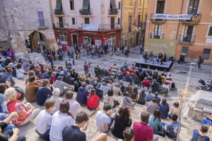 Concert d'homenatge als difunts a Tarragona amb l'actuació del Quartet Gerhard a la plaça de les Cols.