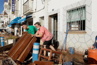 Las localidades de las Cases d'Alcanar y Sant Carles de la Ràpita vivieron un 1 de septiembre muy duro después de que cayeran más de 200 litros de agua en mucho poco rato y se produjeran inundaciones y graves desperfectos en las viviendas y la vía pública.