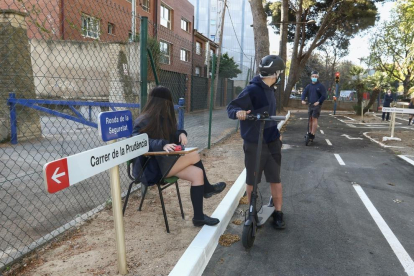 La Guàrdia Urbana de Reus forma prop de 800 joves en la conducció segura de patinets
