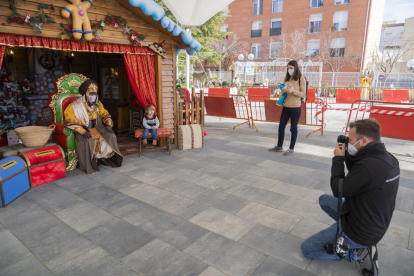 El paje real recoge las cartas a los Reyes Magos de los niños y niñas de la Pobla de Mafumet.