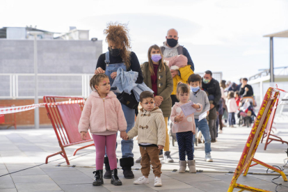 El paje real recoge las cartas a los Reyes Magos de los niños y niñas de la Pobla de Mafumet.