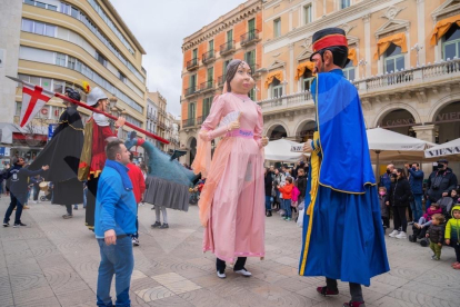 Imatges de la Trobada de gegants de la Plaça del Prim de Reus del diumenge 6 de març de 2022