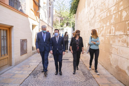 El president de la Generalitat intercanvia opinions sobre l'afectació de la covid-19 en la cultura popular