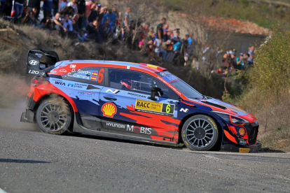 La parella Thierry Neuville-Martijn Wydaeghe amb el Hyundai i20 Coupe WRC no dona cap oportunitat als seus competidors i continua regnant a la classificació del Rally RACC.