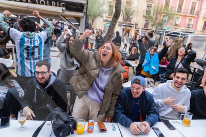 La selecció Argentina va guanyar el Mundial de Qatar i els argentins a Tarragona ho van celebrar amb una gran festa.