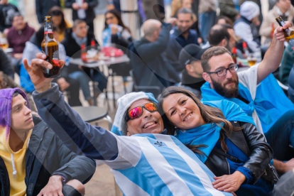 La selecció Argentina va guanyar el Mundial de Qatar i els argentins a Tarragona ho van celebrar amb una gran festa.