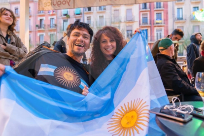 La selecció Argentina va guanyar el Mundial de Qatar i els argentins a Tarragona ho van celebrar amb una gran festa.