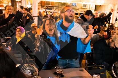 La selecció Argentina va guanyar el Mundial de Qatar i els argentins a Tarragona ho van celebrar amb una gran festa.