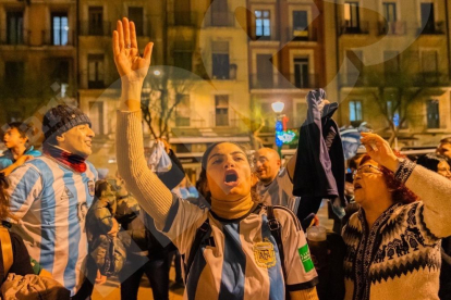 La selecció Argentina va guanyar el Mundial de Qatar i els argentins a Tarragona ho van celebrar amb una gran festa.