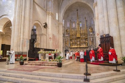 La missa i el repic de campanes a la Catedral, tret de sortida fins a l'esclat del setembre del 2022