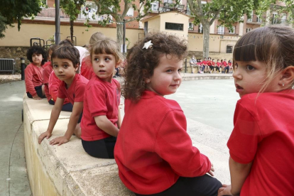 Els primers en gaudir de l'acte de Corpus han estat els alumnes de P5, primer i segon de primària de l'Escola Montsant a La Palma
