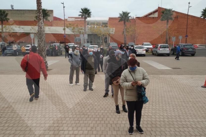 Fotos de las elecciones del 14 de febrero en Tarragona, en las diferentes sedes electorales: Tàrraco Arena Plaça, Anilla Olímpica, Diputación de Tarragona...