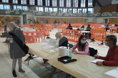 Fotos de las elecciones del 14 de febrero en Tarragona, en las diferentes sedes electorales: Tàrraco Arena Plaça, Anilla Olímpica, Diputación de Tarragona...