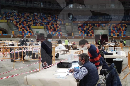 Fotos de las elecciones del 14 de febrero en Tarragona y Reus, en las diferentes sedes electorales.