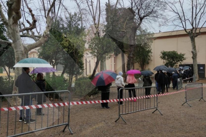 Fotos de les eleccions del 14 de febrer a Tarragona, a les diferents seus electorals