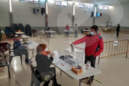 Fotos de les eleccions del 14 de febrer a Tarragona i Reus, a les diferents seus electorals