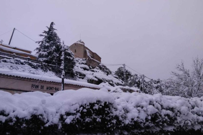 El municipio de Mont-ral, en el Alt Camp, ha sufrido también los efectos de la fuerte nevada que a lo largo de fin de semana ha dejado grosores considerables en gran parte de Tarragona.