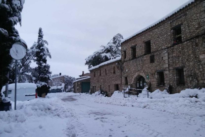 El municipi de Mont-ral, a l'Alt Camp, ha patit també els efectes de la forta nevada que al llarg de cap de setmana ha deixat gruixos considerables a gran part de Tarragona.