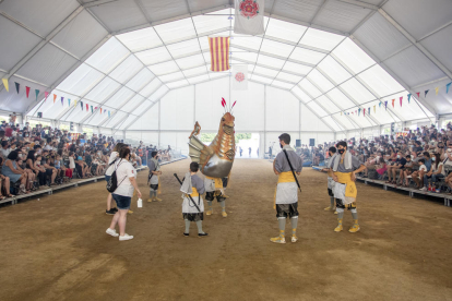 El Seguici Petit va inaugurar ahir el carrer de la festa i el retorn dels actes festius tradicionals van aixecar molt entusiasme entre els ganxets