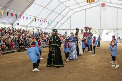 El Seguici Petit va inaugurar ahir el carrer de la festa i el retorn dels actes festius tradicionals van aixecar molt entusiasme entre els ganxets