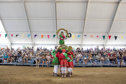 El Seguici Petit inauguró ayer la calle de la fiesta y el retorno de los actos festivos tradicionales levantaron mucho entusiasmo entre los ganxets