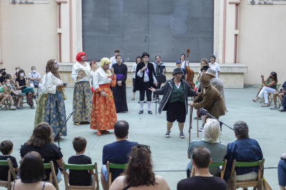 El Seguici Petit va inaugurar ahir el carrer de la festa i el retorn dels actes festius tradicionals van aixecar molt entusiasme entre els ganxets