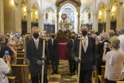 El encendido de la Víbria, el Drac y el Baile de Diables despidiero unas fiestas de Sant Pere marcadas por las restricciones sanitarias