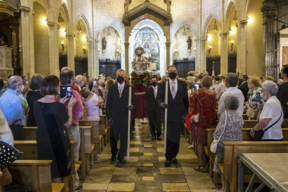 El encendido de la Víbria, el Drac y el Baile de Diables despidiero unas fiestas de Sant Pere marcadas por las restricciones sanitarias