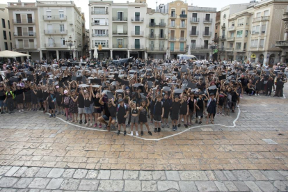 Hola Sant Pere 2022 torna a la plaça del Mercadal per donar la benvinguda a la festa major de Reus, aquest any amb la figura del Bou.