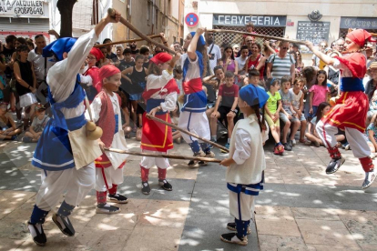 Les festes de Sant Pere continuen a la ciutat de Reus i aquest diumenge ha tingut lloc la Tronada extraordinària i els balls parlats.