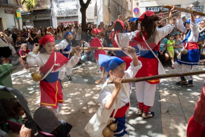 Les festes de Sant Pere continuen a la ciutat de Reus i aquest diumenge ha tingut lloc la Tronada extraordinària i els balls parlats.