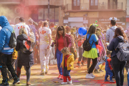 Guerra de la harina en la Plaça Corsini de Tarragona durante las fiestas de Carnestoltes.