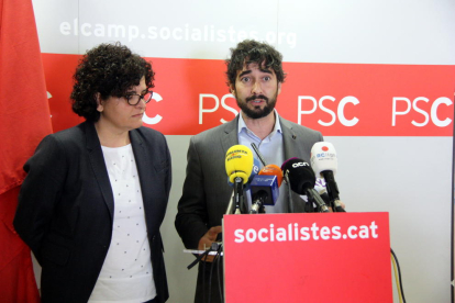 Imatge d'arxiu del diputat socialista Carles Castillo, a la dreta.