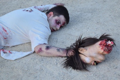 Els zombis, que passejaven pel Camp de Mart, eren actors i voluntaris.