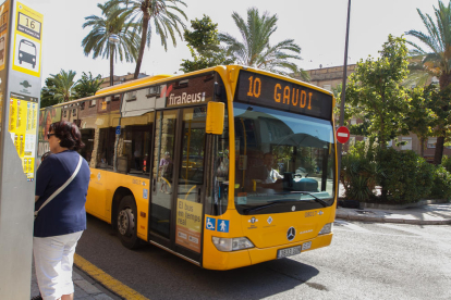Un autobús de Reus Transport ha atropellat una dona aquest migdia davant de l'Hotel Gaudí.
