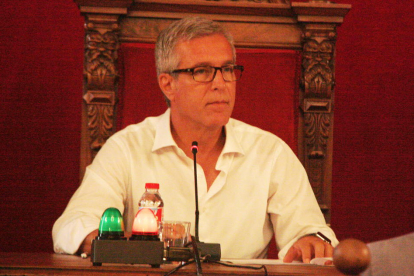 Primer plano del alcalde de Tarragona, Josep Fèlix Ballesteros, en plenario el 2 de septiembre de 2016