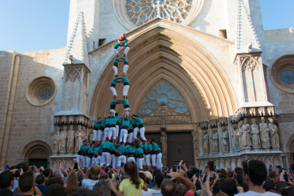 2de9 amb folre i manilles dels Castellers de Vilafranca a la diada del Pla de la Seu.