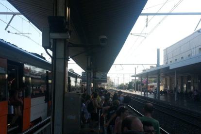 Incidències a l'estació de Mont-roig del Camp causen retards de 40 minuts a un tren de l'R-16 a Tarragona