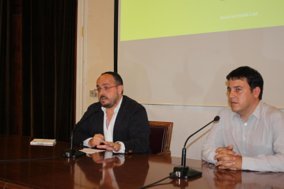 El conseller de Presidència i Estratègies de Ciutat, Alejandro Fernández i el director del seminari, Pau Canaleta
