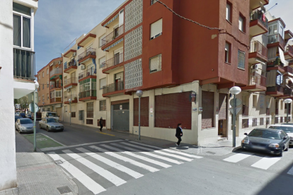 Un carrer de Bonavista, amb un establiment tancat.
