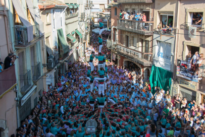 3de8 amb el pilar dels Castellers de Vilafranca a la Diada del Quadre de Santa Rosalia.