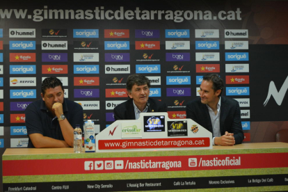 D'esquerra a dreta, el director esportiu, Emilio Viqueira; el president, Josep Maria Andreu; i l'entrenador, Vicente Moreno.
