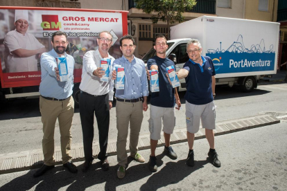 La campanya permet entregar la llet al Banc d'Aliments