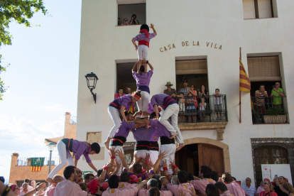 3de6 amb el pilar dels Castellers d'Altafulla a la diada de festa major de La Riera.