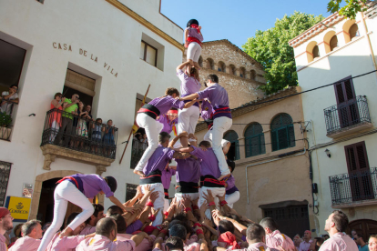 4de6 amb el pilar dels Castellers d'Altafulla a la diada de festa major de La Riera.