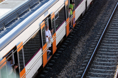 Trens Dignes creu que s'han mantingut «segrestats» els passatgers per evitar la imatge de l'evacuació