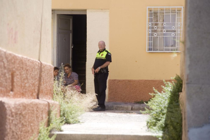 ​Una baralla entre dues famílies romaneses alarma als veïns del Serrallo